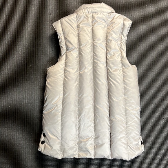 Brand new Girls’ Burberry Vest with detachable hood - Picture 7 of 11